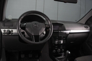Седан Opel Astra 2010 года, 520000 рублей, Омск
