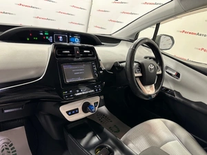 Лифтбек Toyota Prius 2016 года, 1465000 рублей, Красноярск