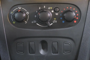 Седан Renault Logan 2016 года, 689000 рублей, Омск