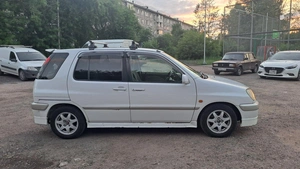 Минивэн Toyota Raum 2000 года, 280000 рублей, Красноярск
