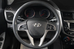 Седан Hyundai Solaris 2016 года, 949000 рублей, Тюмень