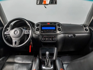 Внедорожник Volkswagen Tiguan 2010 года, 1210000 рублей, Красноярск