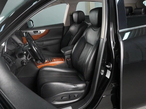 Внедорожник Infiniti QX70 2015 года, 2430000 рублей, Красный Пахарь
