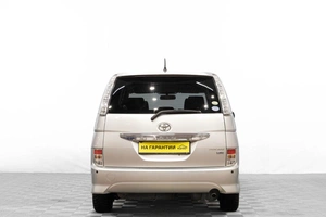 Минивэн Toyota Isis 2011 года, 1299000 рублей, Барнаул
