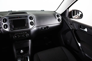 Внедорожник Volkswagen Tiguan 2015 года, 1599000 рублей, Пермь