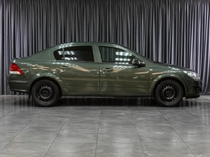 Седан Opel Astra 2011 года, 699000 рублей, Тюмень