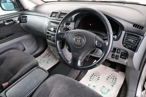 Минивэн Toyota Ipsum 2002 года, 749000 рублей, Красноярск