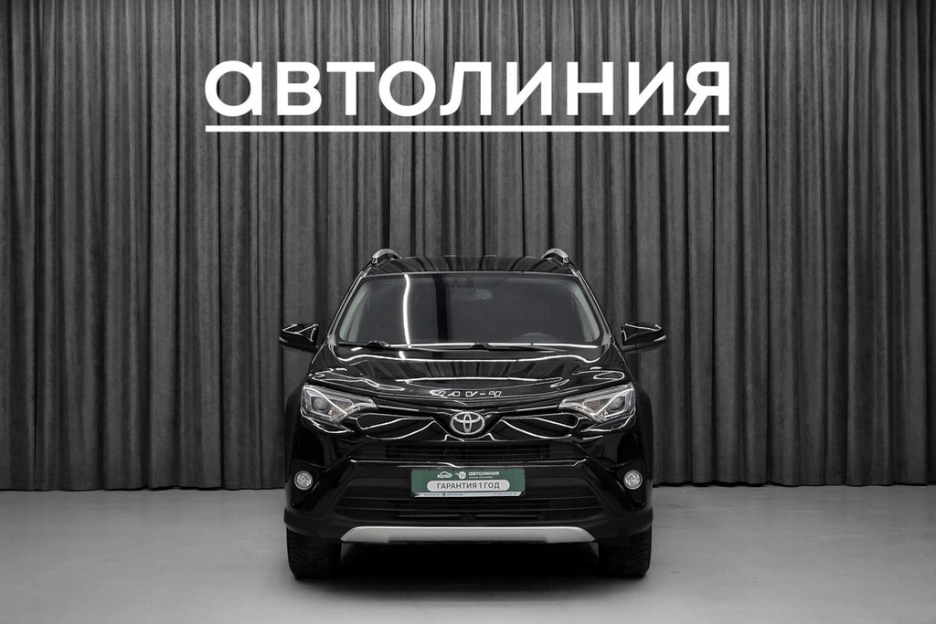 Внедорожник Toyota RAV4 2018 года, 2319000 рублей, Красноярск