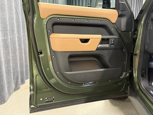 Внедорожник Land Rover Defender 2025 года, 18500000 рублей, Павловская Слобода