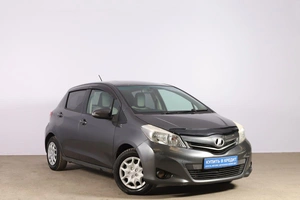 Хетчбэк Toyota Vitz 2011 года, 599000 рублей, Новосибирск