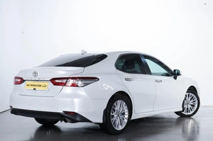 Седан Toyota Camry 2018 года, 2299000 рублей, Челябинск