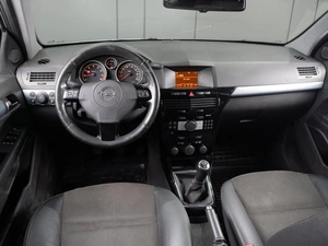 Хетчбэк Opel Astra 2013 года, 599000 рублей, Тюмень