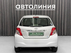 Хетчбэк Toyota Vitz 2013 года, 690000 рублей, Красноярск