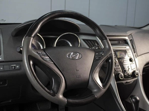 Седан Hyundai Sonata 2012 года, 1078000 рублей, Омск