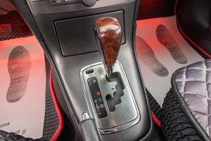 Седан Toyota Avensis 2005 года, 789000 рублей, Барнаул
