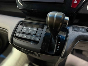 Минивэн Honda Stepwgn 2015 года, 1599000 рублей, Красноярск