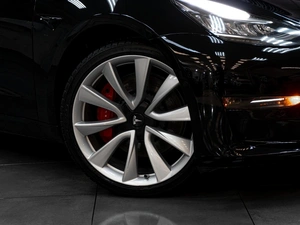 Седан Tesla Model 3 2019 года, 3099000 рублей, Тюмень