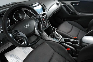 Седан Hyundai Elantra 2015 года, 959000 рублей, Тюмень