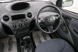 Хетчбэк Toyota Vitz 2002 года, 419000 рублей, Красноярск