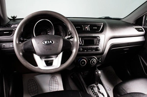 Хетчбэк Kia Rio 2013 года, 899000 рублей, Сургут