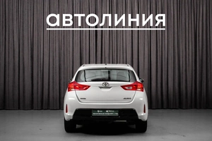 Хетчбэк Toyota Auris 2013 года, 1149000 рублей, Красноярск