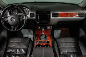 Внедорожник Volkswagen Touareg 2012 года, 1589000 рублей, Сургут