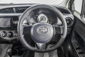 Хетчбэк Toyota Vitz 2017 года, 919000 рублей, Барнаул