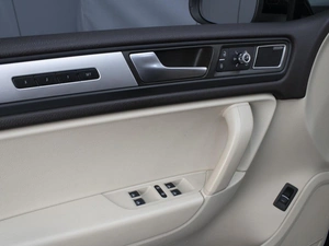 Внедорожник Volkswagen Touareg 2014 года, 2470000 рублей, Омск