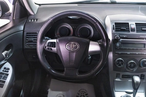 Седан Toyota Corolla 2011 года, 1089000 рублей, Томск