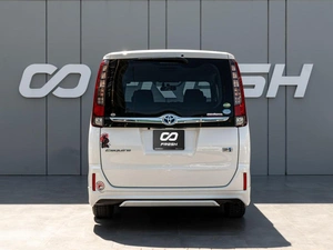 Минивэн Toyota Esquire 2015 года, 2240000 рублей, Краснодар