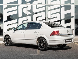 Седан Opel Astra 2014 года, 730000 рублей, Краснодар