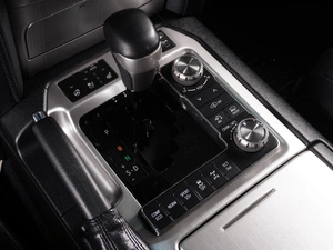 Внедорожник Toyota Land Cruiser 2016 года, 6649000 рублей, Красный Пахарь