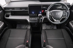 Минивэн Honda Stepwgn Spada 2019 года, 2499000 рублей, Красноярск