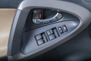 Внедорожник Toyota RAV4 2011 года, 1799000 рублей, Томск