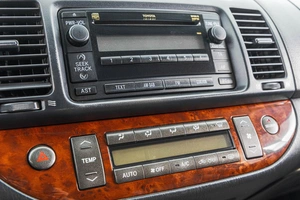 Седан Toyota Camry 2005 года, 1049000 рублей, Барнаул