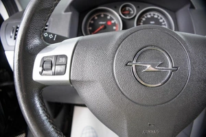 Седан Opel Astra 2014 года, 899000 рублей, Пермь