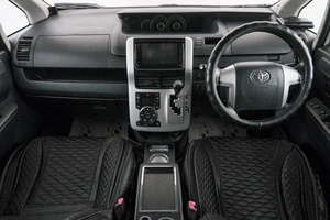 Минивэн Toyota Voxy 2010 года, 1349000 рублей, Красноярск
