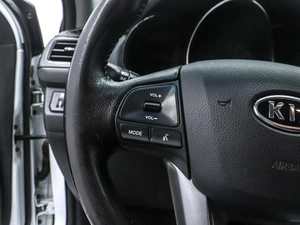 Седан Kia Rio 2012 года, 1000000 рублей, Красноярск