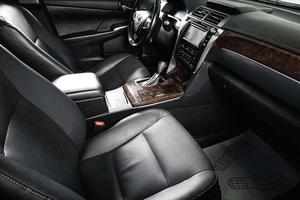 Седан Toyota Camry 2017 года, 2299000 рублей, Сургут