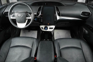 Лифтбек Toyota Prius 2017 года, 2489000 рублей, Тюмень