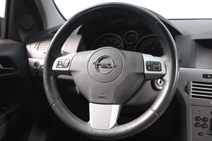 Универсал Opel Astra 2013 года, 889000 рублей, Новосибирск