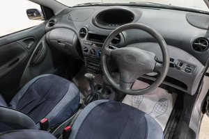 Хетчбэк Toyota Vitz 2001 года, 349000 рублей, Новокузнецк