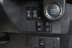 Минивэн Toyota Roomy 2020 года, 1319000 рублей, Тюмень