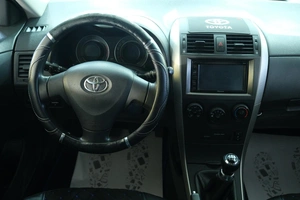 Седан Toyota Corolla 2007 года, 809000 рублей, Омск
