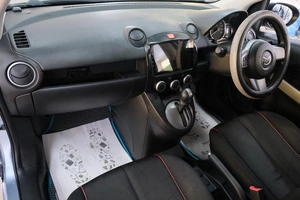 Хетчбэк Mazda Demio 2011 года, 699000 рублей, Омск