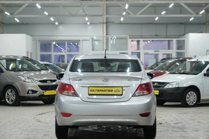 Седан Hyundai Solaris 2013 года, 769000 рублей, Омск