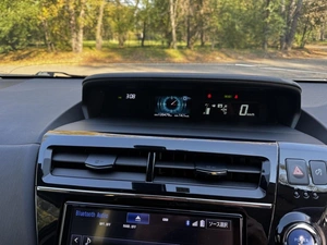 Универсал Toyota Prius Alpha 2017 года, 1850000 рублей, Красноярск