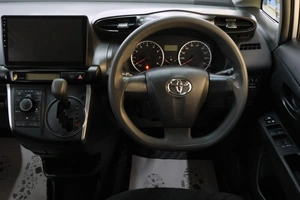 Минивэн Toyota Wish 2014 года, 1699000 рублей, Омск