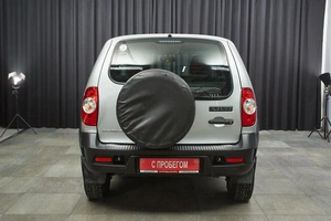 Внедорожник Chevrolet Niva 2018 года, 630000 рублей, Красноярск