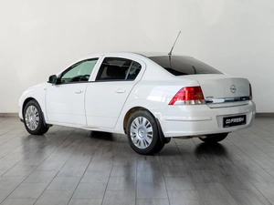 Седан Opel Astra 2011 года, 729000 рублей, Саратов